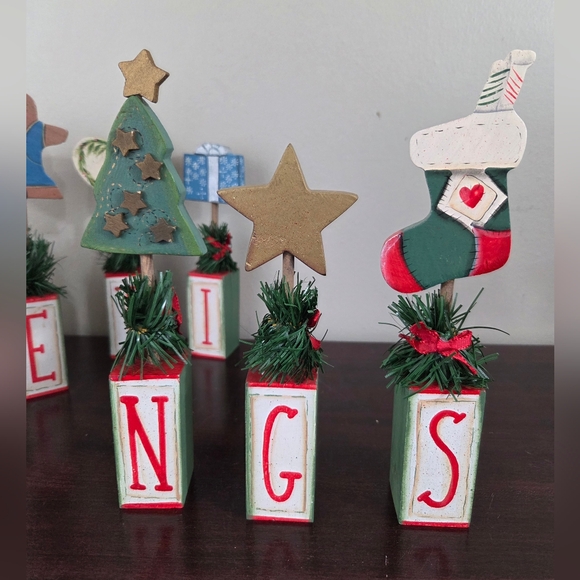 9 Pc. Vtg 'GREETINGS' Rustic Country Painted Wood Block Christmas Seasonal Decor - Picture 6 of 7